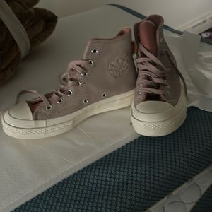 Light pink leather converse, soft inside